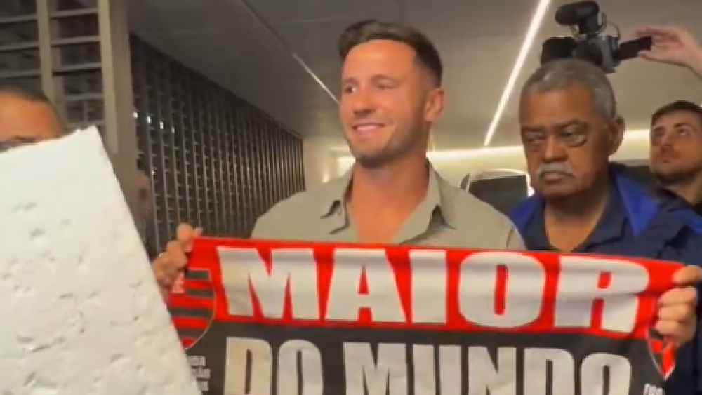 Reforço do Flamengo, Saúl Ñíguez desembarca no Rio de Janeiro