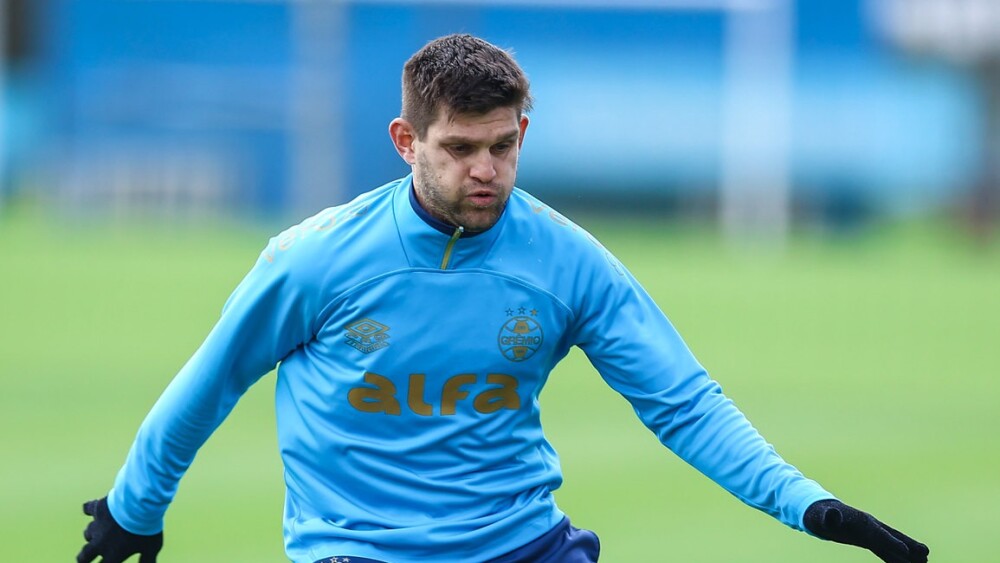 Titular do Grêmio vira dúvida para enfrentar o Cruzeiro pelo Brasileirão