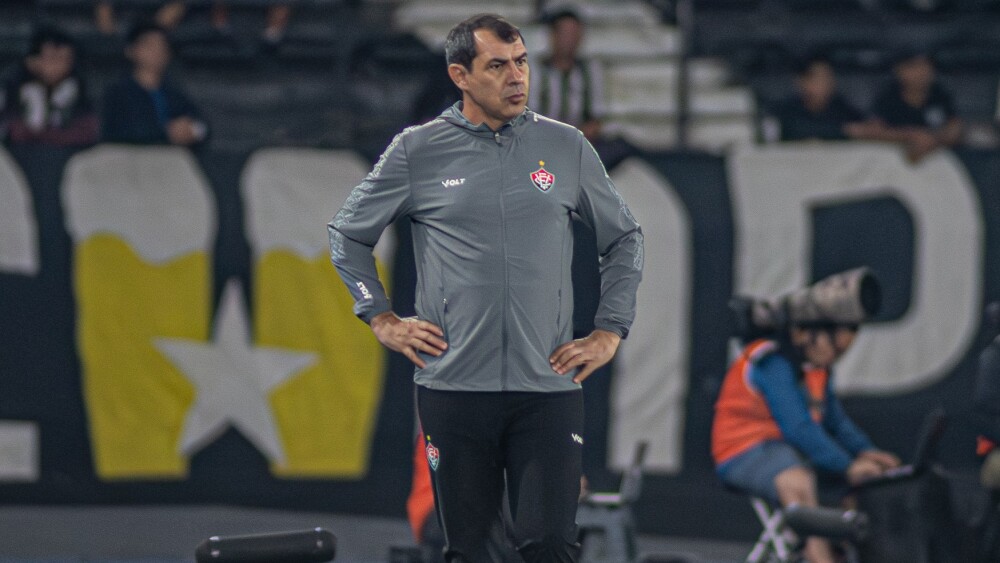 Carille valoriza empate com o Botafogo, mas destaca que atuação do Vitória não agradou