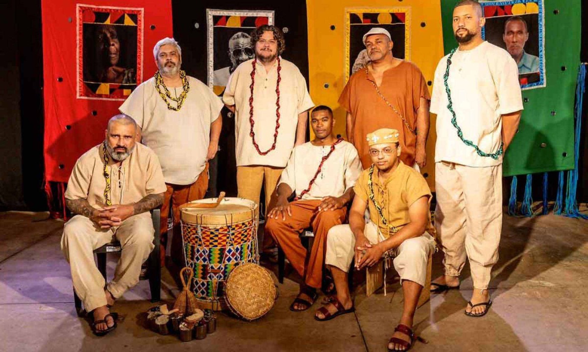 Banda sete-lagoana Congadar apresenta terceiro álbum em show em Belo Horizonte