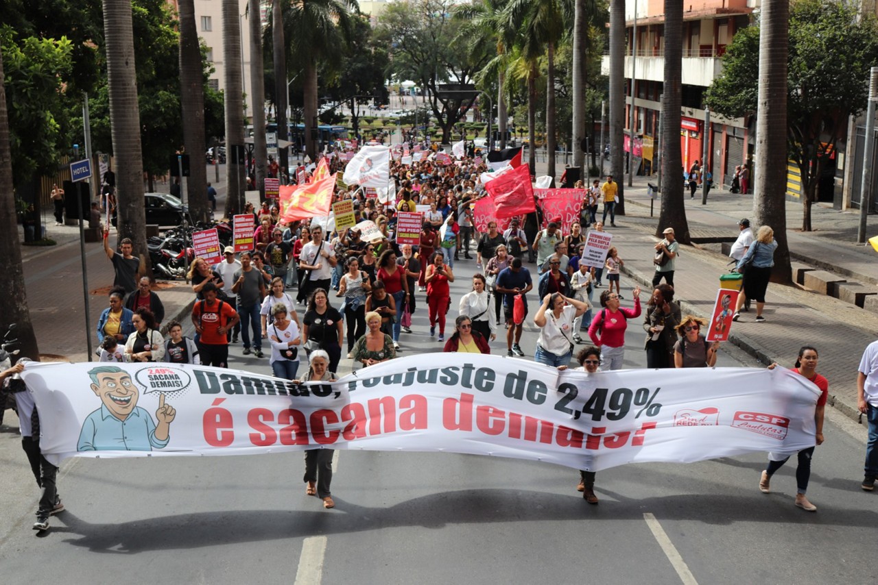 Professores de Belo Horizonte continuam em greve após reunião com a prefeitura