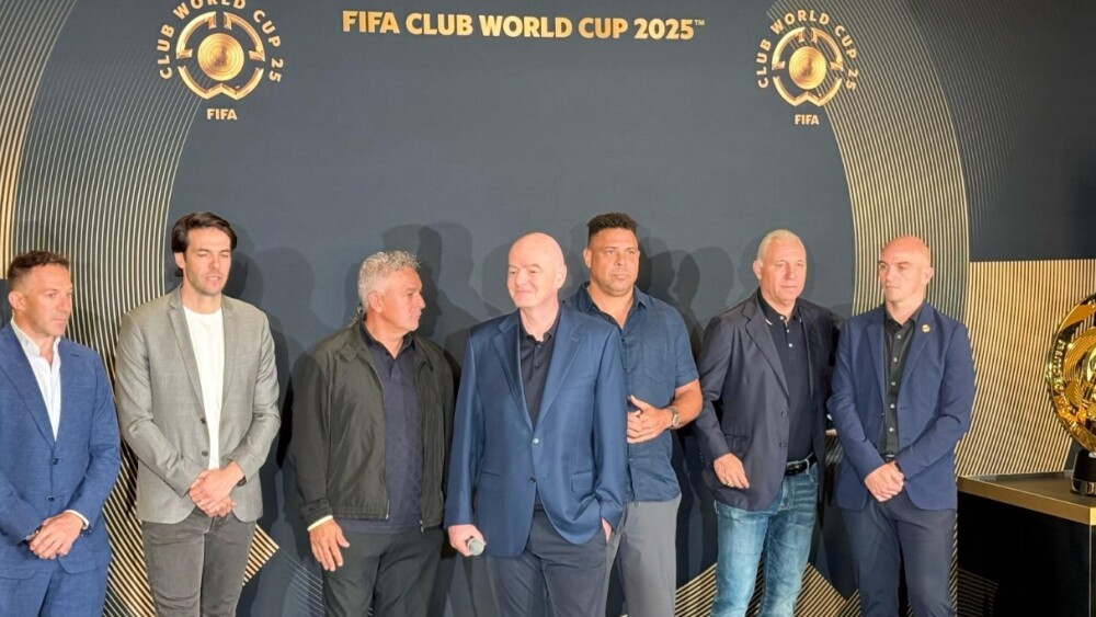 Presidente da Fifa celebra sucesso do Mundial de Clubes em evento com astros do futebol