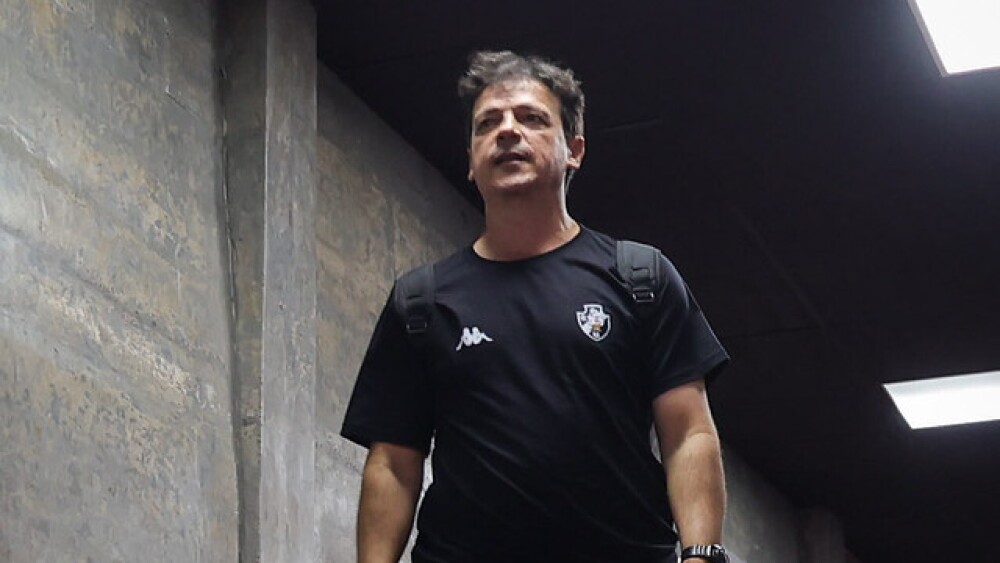 Diniz avalia desempenho do Vasco em sequência sem vitórias