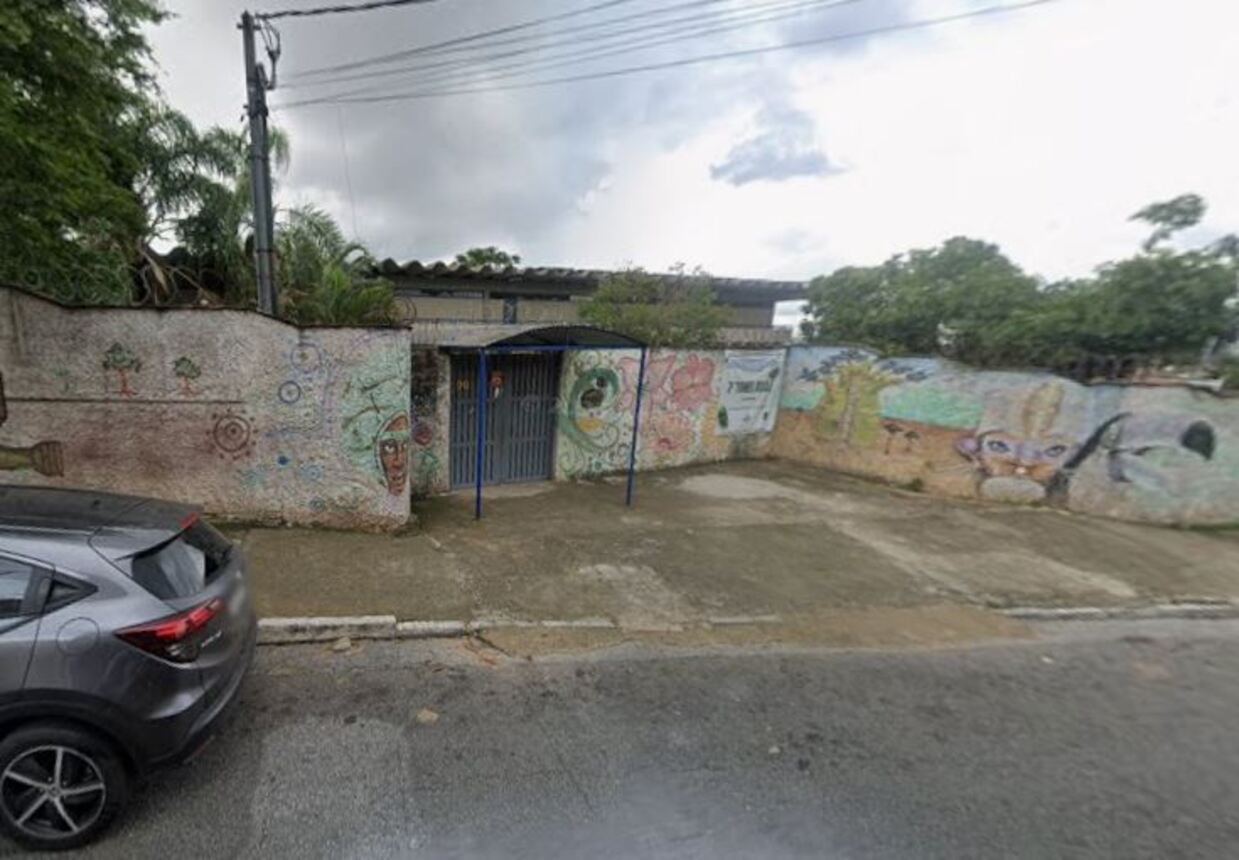 Pitbull ataca estudantes em escola de Betim