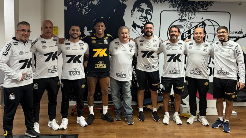Lesionado, ex-atacante do Cruzeiro se despede do Santos e faz agradecimento