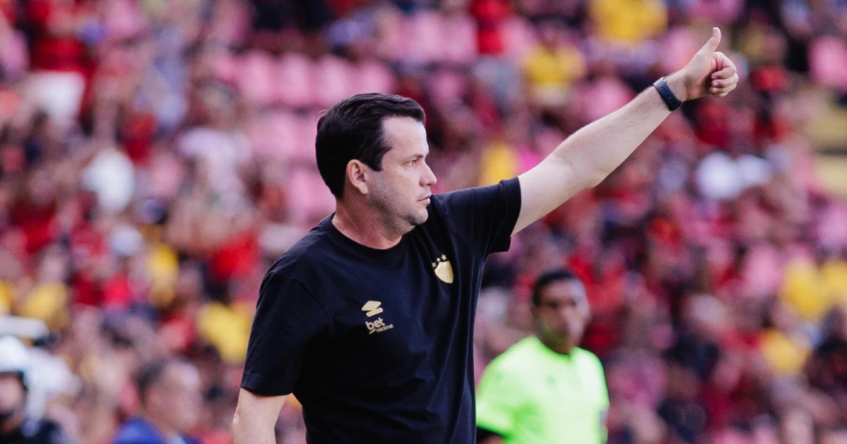 Técnico do Sport confirma reforço para lateral direita