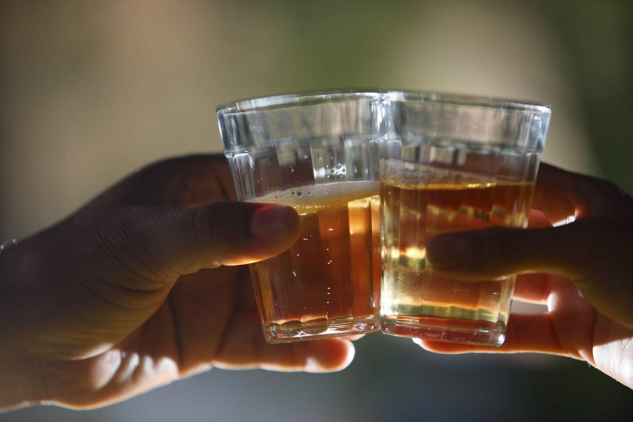 Dia da Cerveja: quanto torcedores precisam beber para ajudar seus clubes