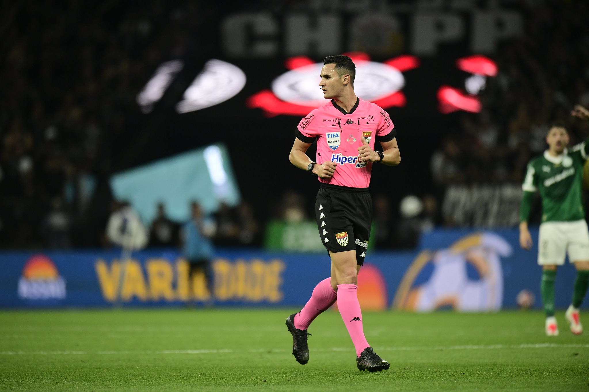 Botafogo x Cruzeiro terá árbitro de 27 anos, o mais novo da Fifa