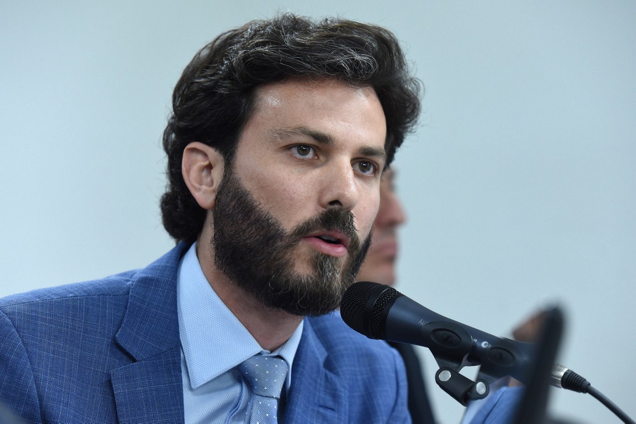 Aro Expande Sua Influência no Governo Zema Sob Supervisão de Simões
