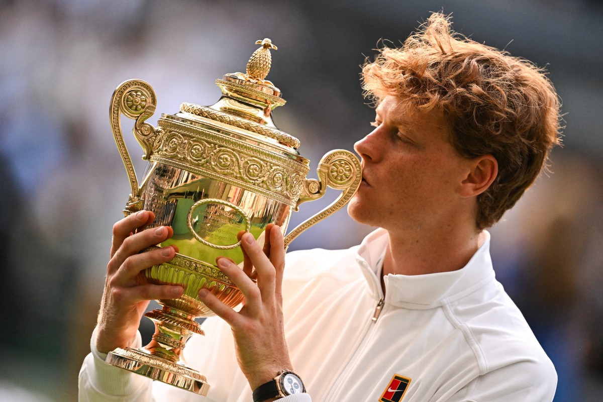 Sinner vence Alcaraz de virada e conquista título inédito de Wimbledon