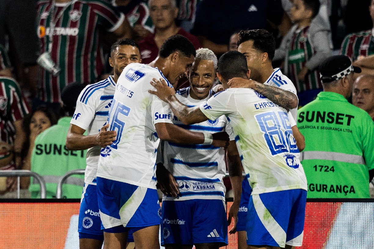 Cruzeiro lidera o Brasileirão com futebol eficiente e letal