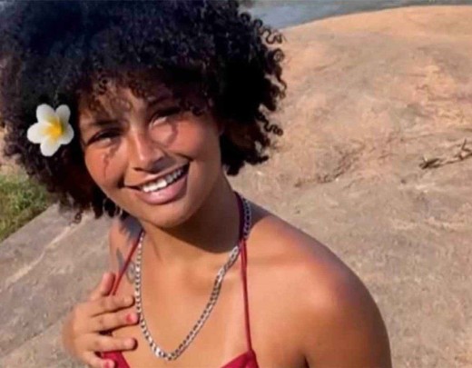Família de jovem morta em viatura contestam versão da PM