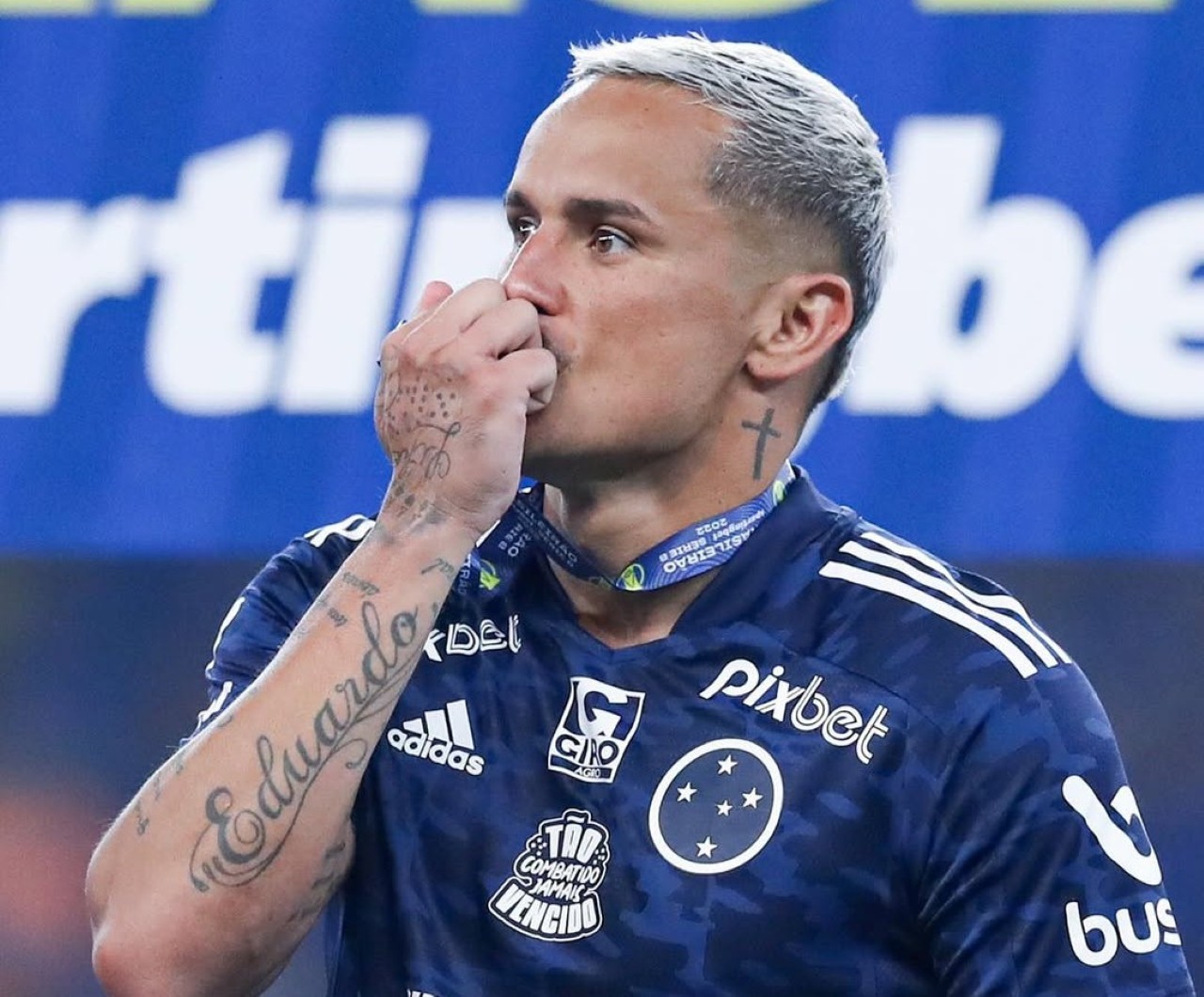 Edu, ídolo do Cruzeiro, pausa na carreira para cuidar da saúde mental