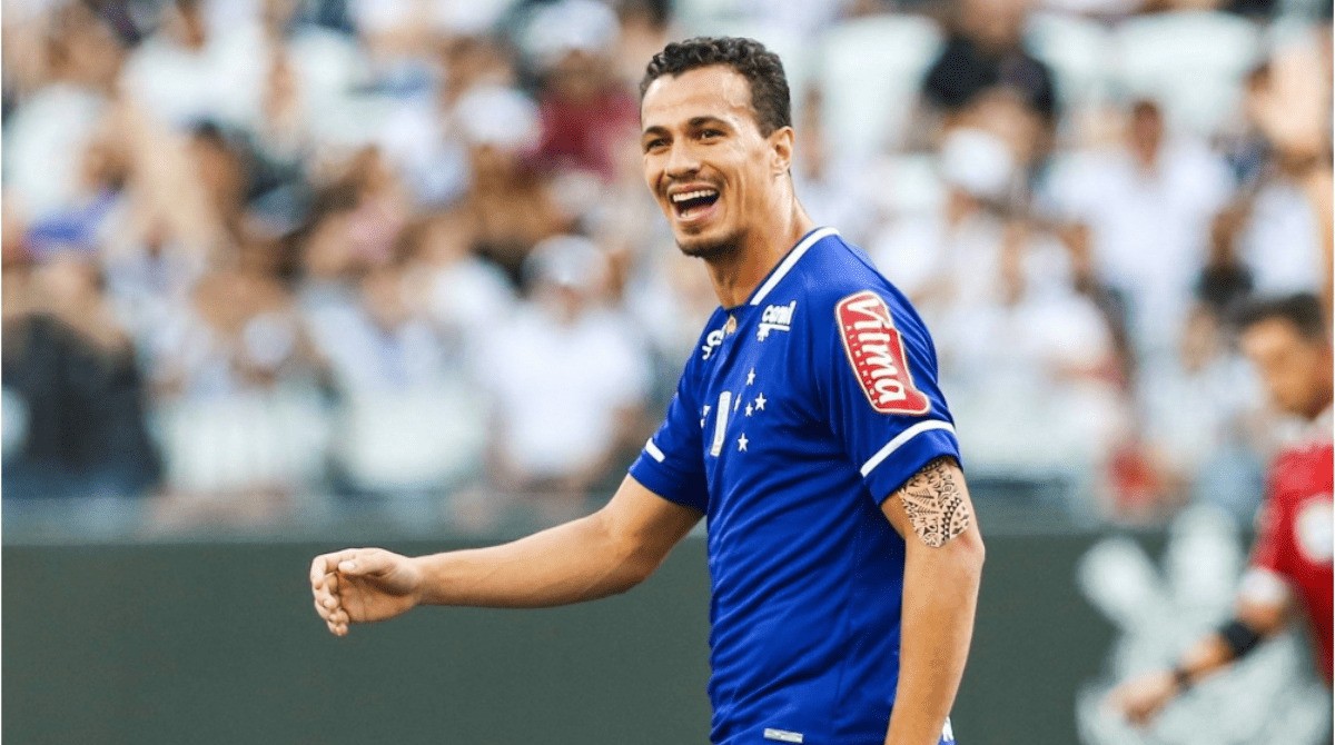 Leandro Damião, ex-Cruzeiro, reforça time de várzea em São Paulo