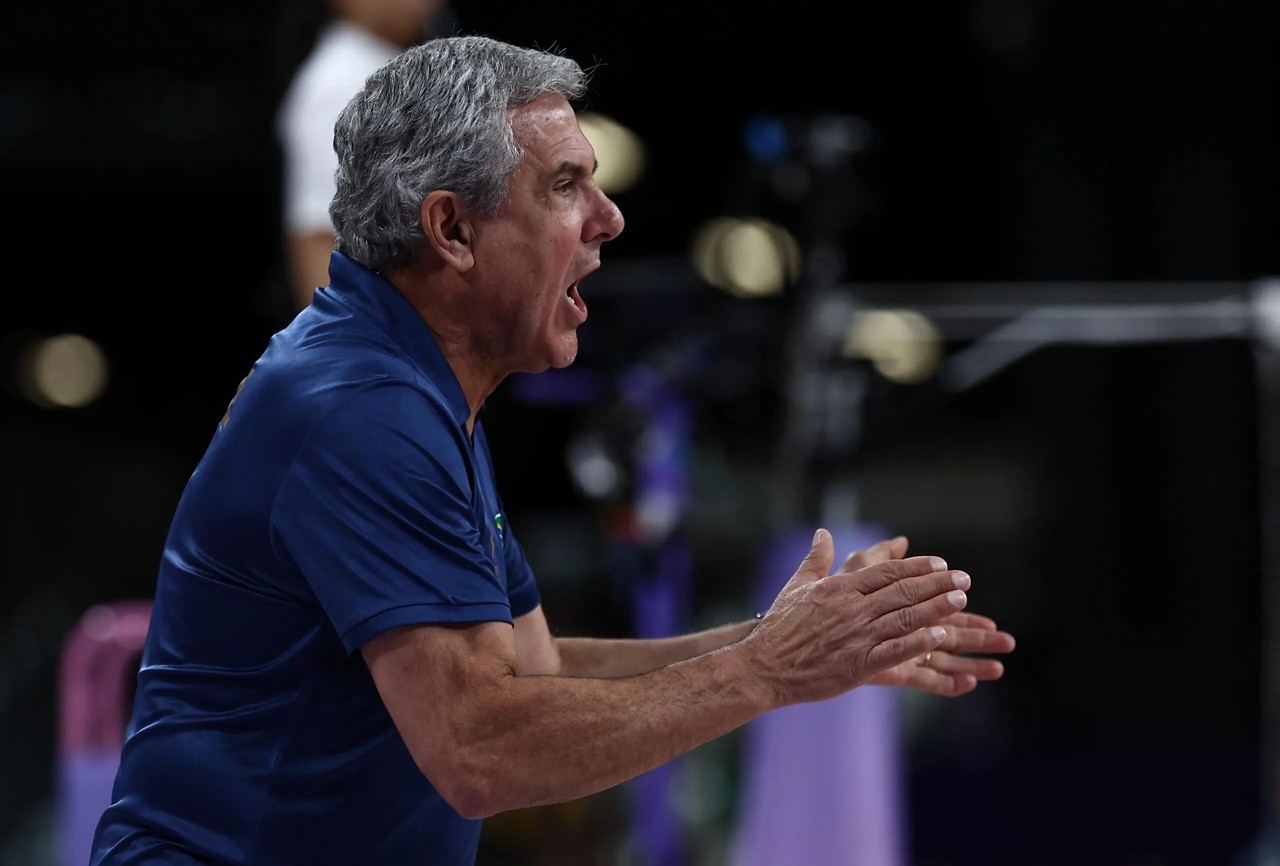 José Roberto Guimarães elogia seleção feminina após vice-campeonato na Liga das Nações