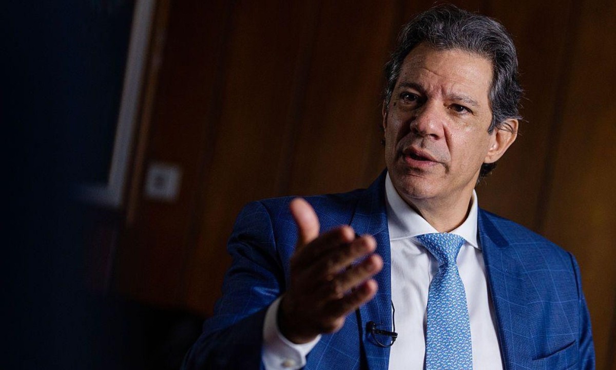 Governo estuda linha de crédito para empresas impactadas por tarifaço dos EUA