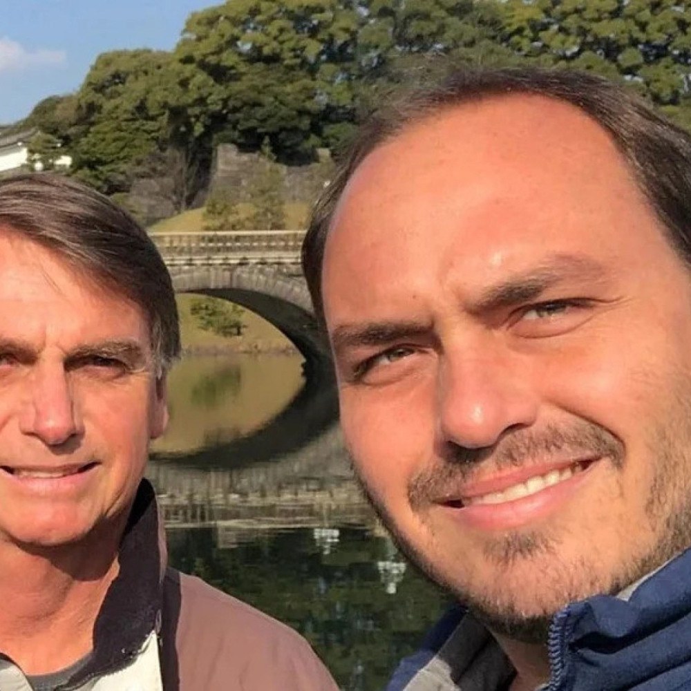 Carlos Bolsonaro sinaliza possibilidade de candidatura ao Senado em 2026