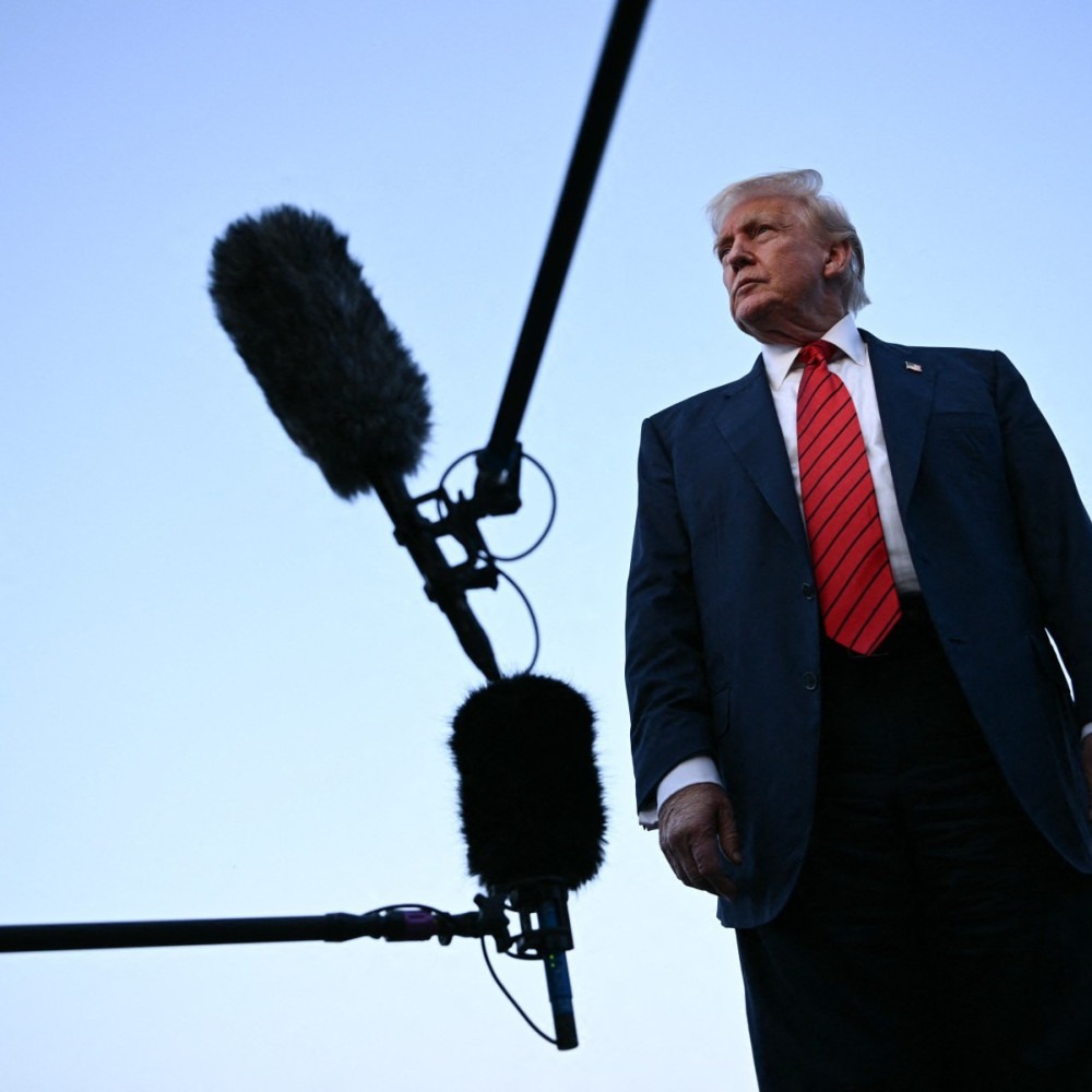 Trump sugere distribuir receita das tarifas para famílias de baixa renda nos EUA