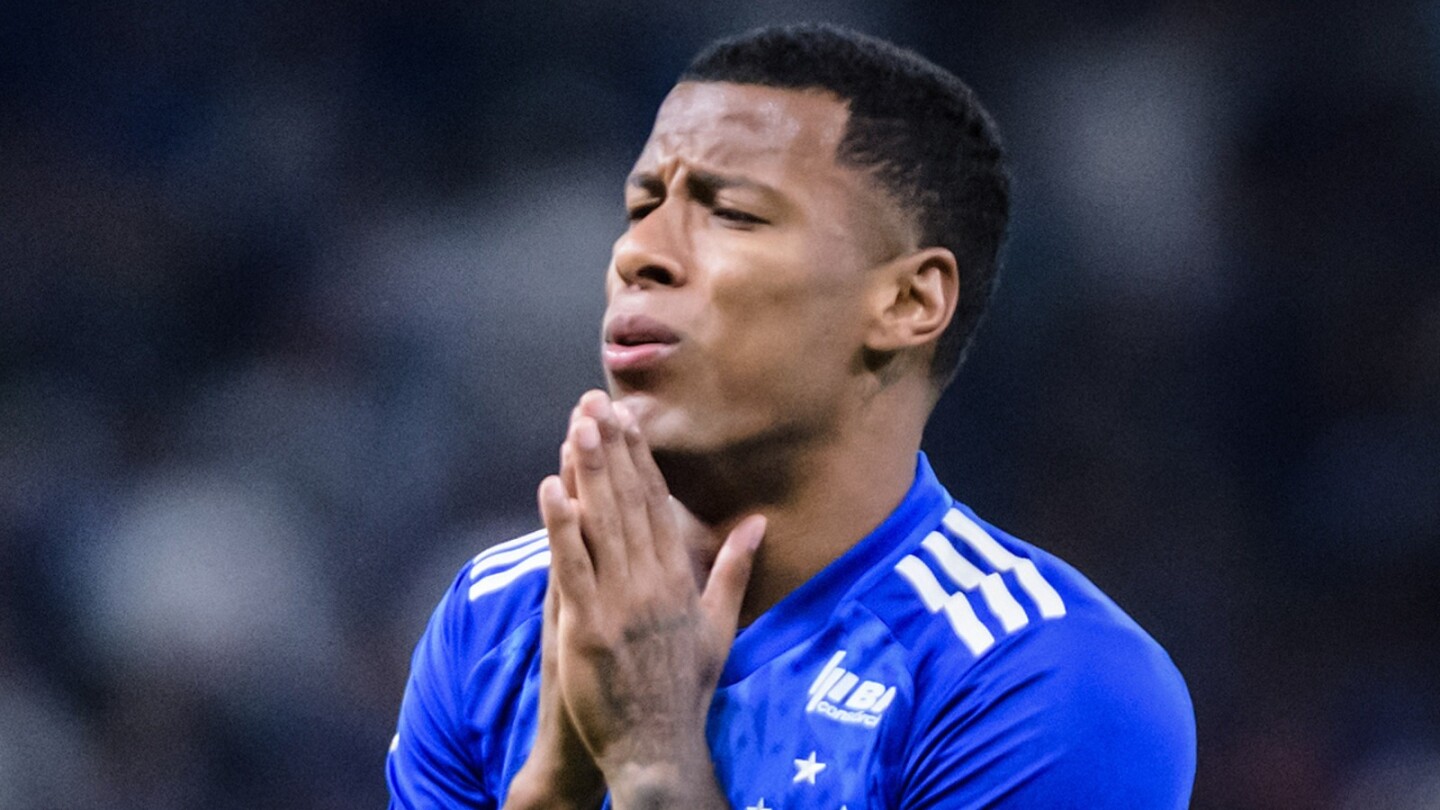 Ex-jogador do Cruzeiro desabafa sobre recuperação de grave lesão e relembra momento marcante no clube