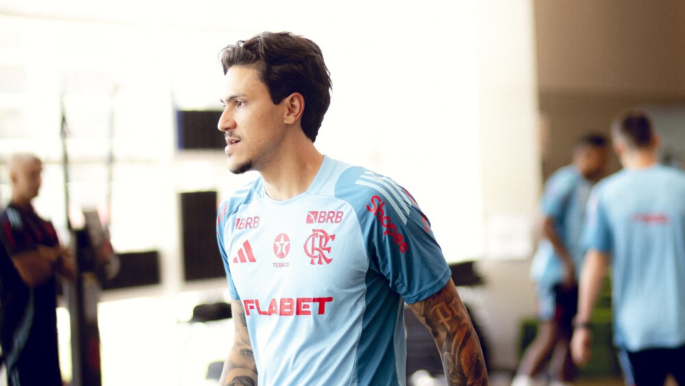 Pedro se posiciona ao elenco do Flamengo após críticas de Filipe Luís