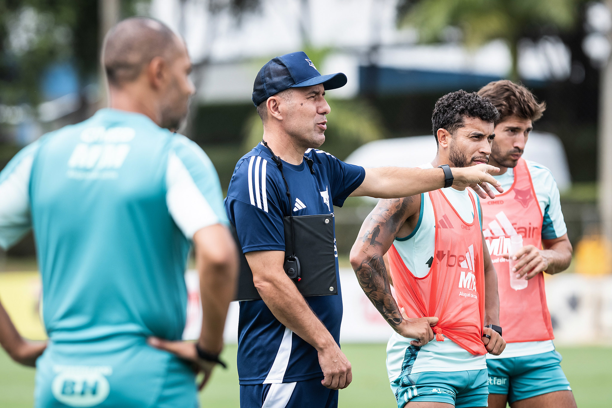 Cruzeiro trabalha carga e estuda adversário na última semana antes do Brasileirão 2025