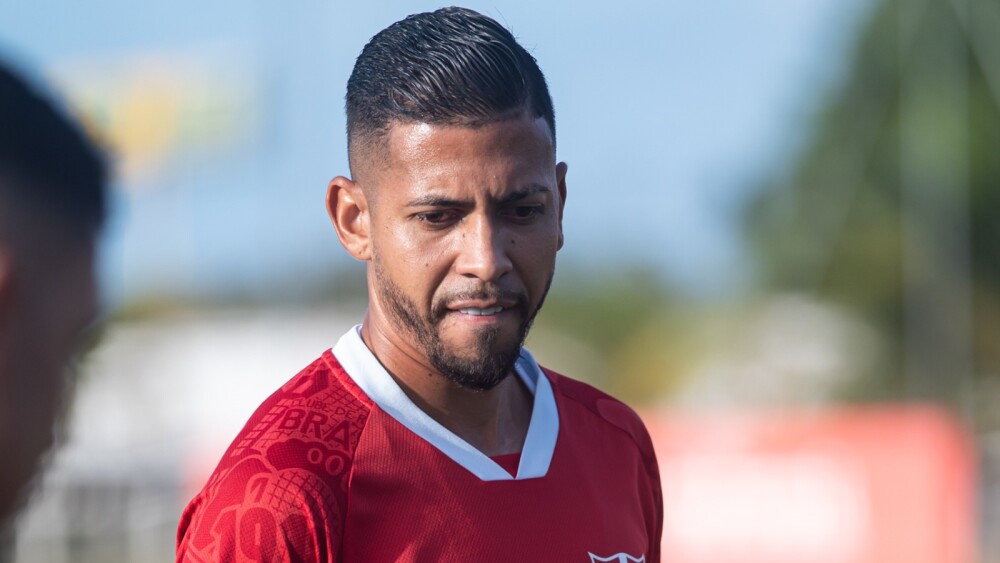 Ex-Cruzeiro, lateral que deu caneta em Neymar desfalca CRB na Copa do Brasil