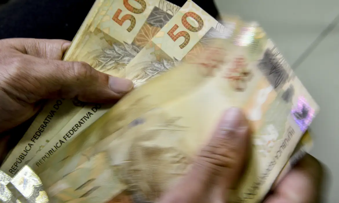 Sobretaxas de 50% aos produtos brasileiros podem reduzir PIB em até 0,5 ponto percentual, estima XP