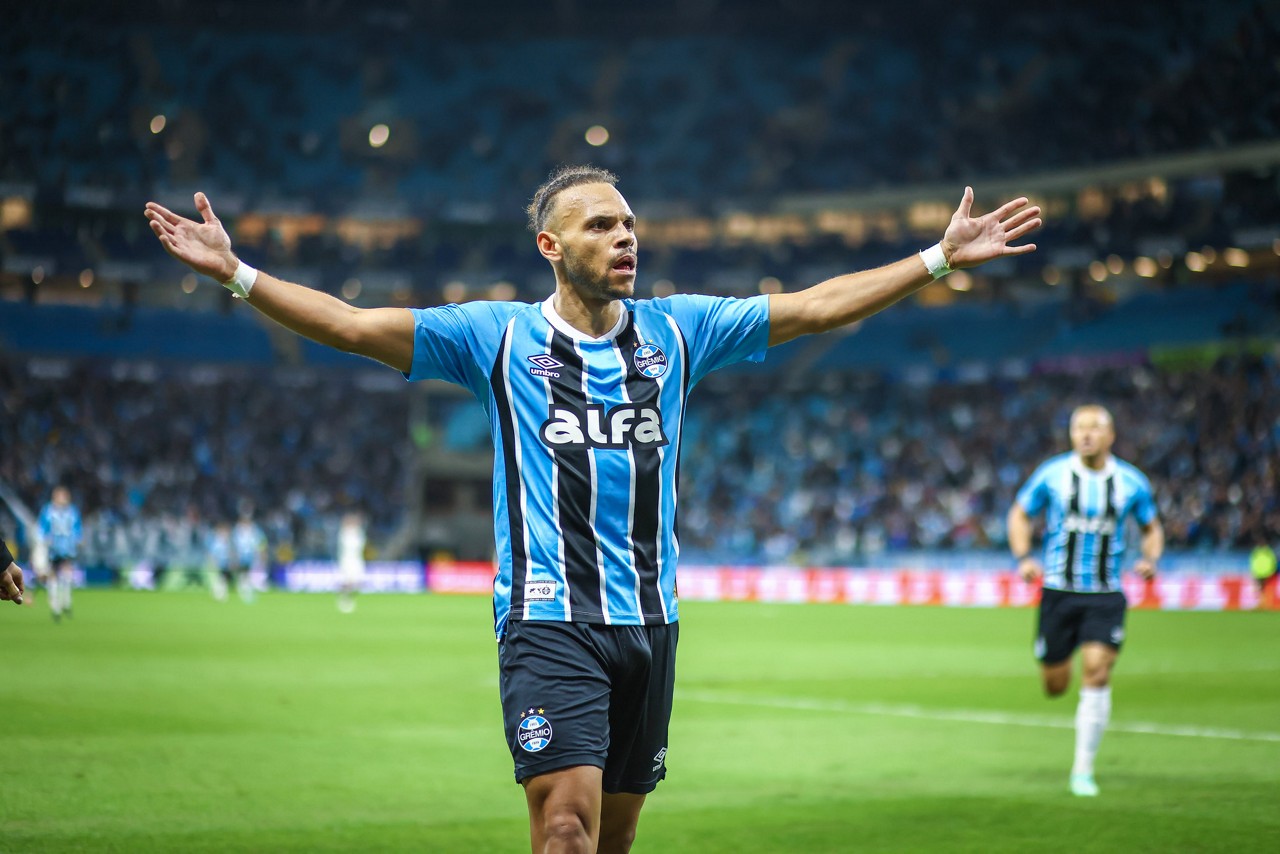 Braithwaite fora da Recopa Gaúcha e vira dúvida para duelo contra Cruzeiro