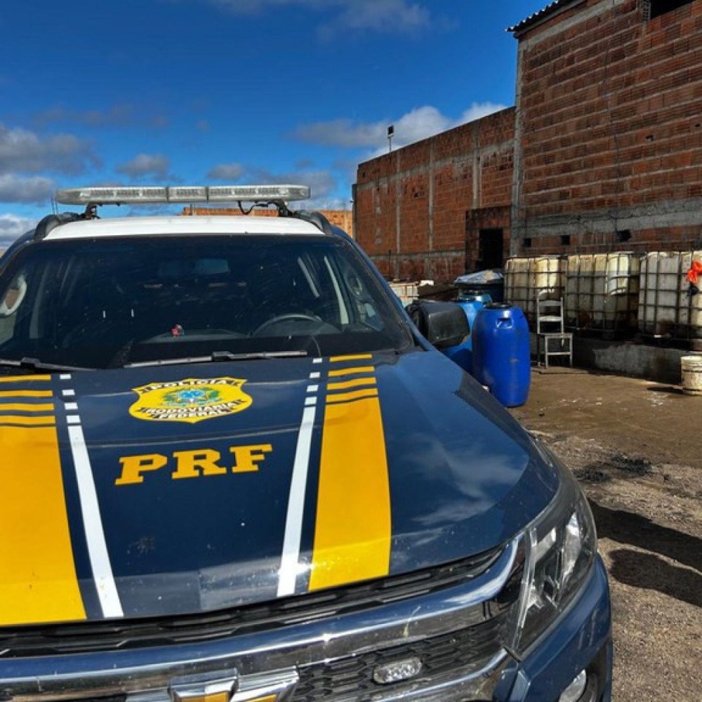 Polícia Rodoviária Federal apreende carga ilegal de combustíveis em Minas Gerais