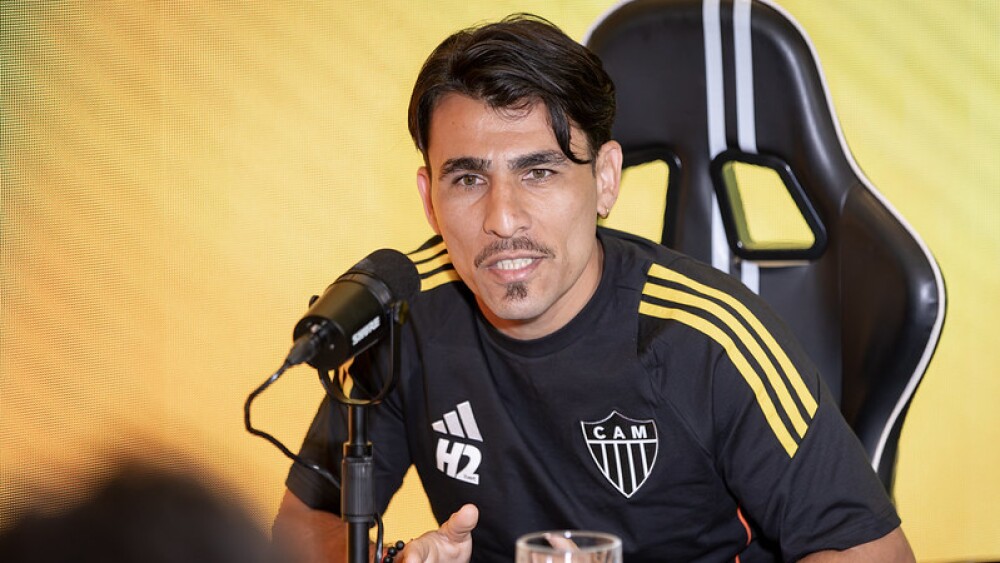 Junior Alonso compara Lyanco a zagueiro multicampeão pelo Atlético: ‘Ele é mais técnico’