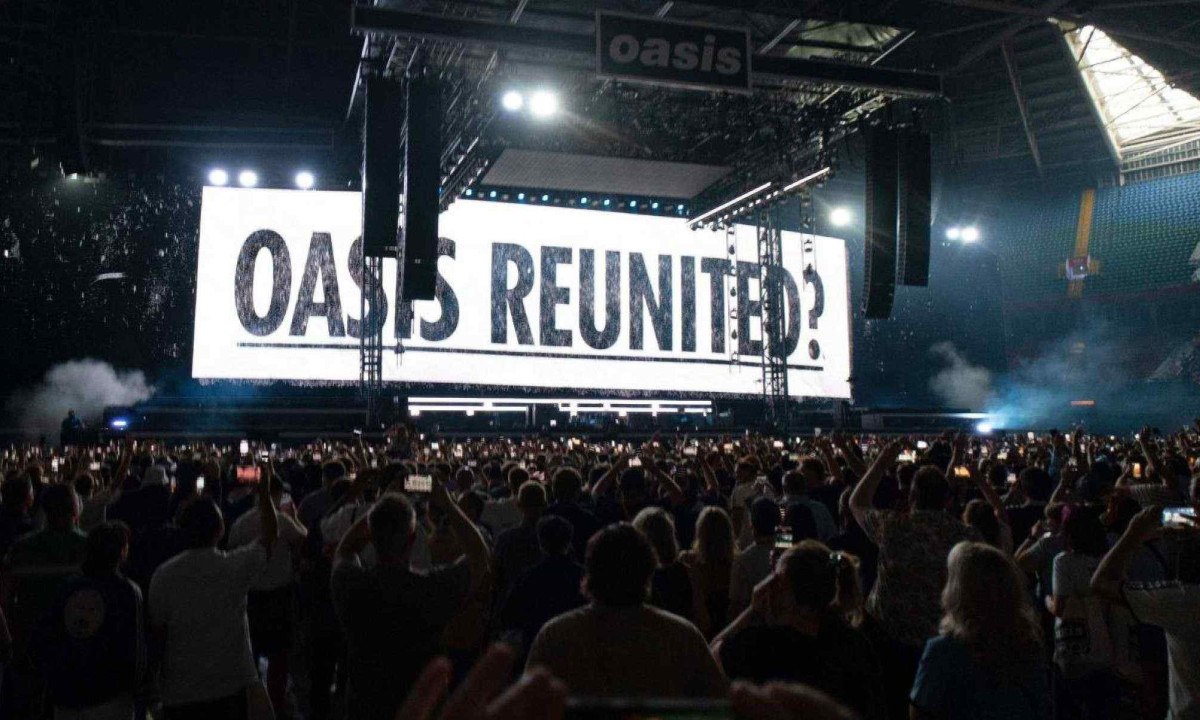 Adolescente de 17 anos planejou ataque a faca em show do Oasis, confirma polícia
