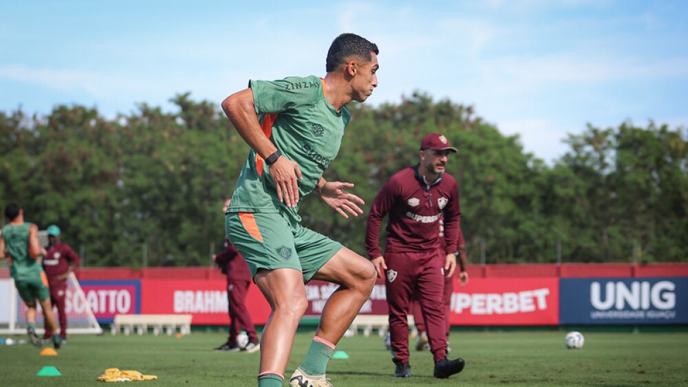 Atacante do Fluminense confirma oferta para deixar o clube
