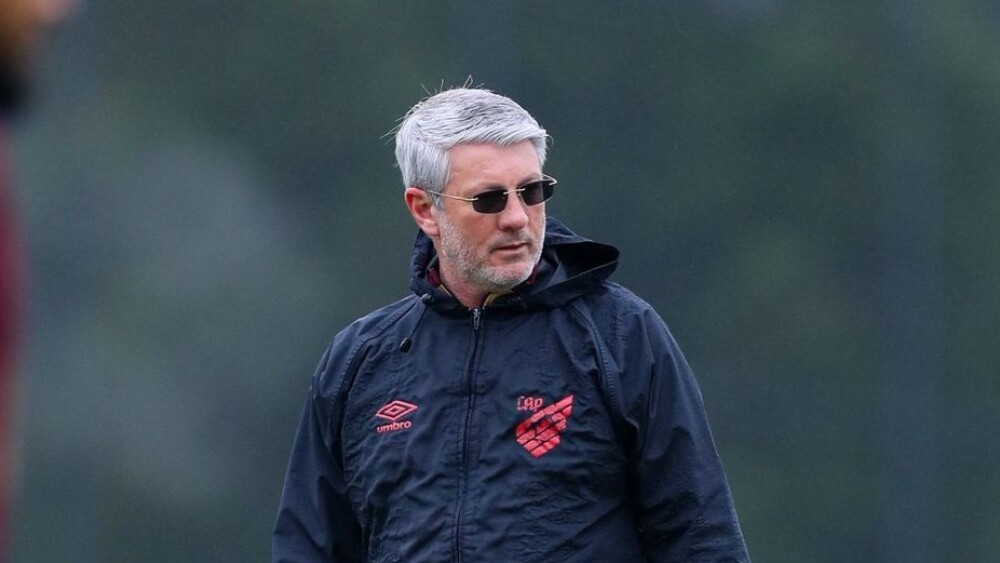 Escalação do Athletico-PR: Odair muda esquema para enfrentar o Amazonas