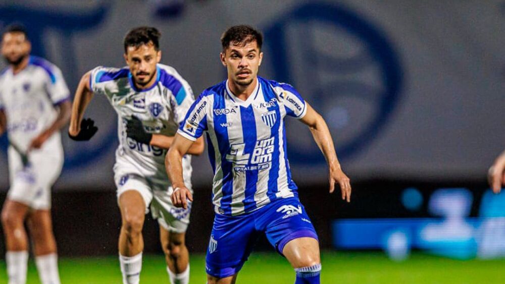 Avaí tropeça em casa, mas volta ao G4 da Série B após empate com o Paysandu