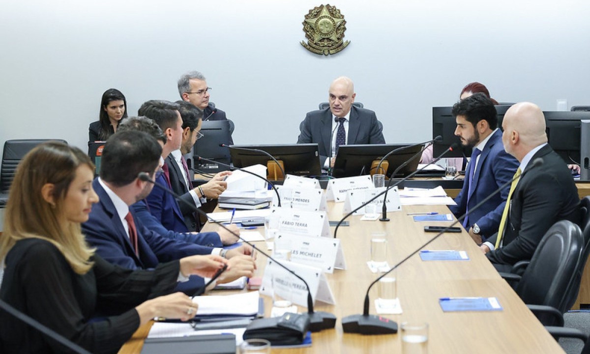 Moraes valida aumento do IOF e rejeita cobrança sobre risco sacado