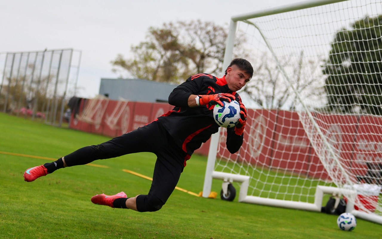 Roger Machado conta com dois candidatos à titularidade de goleiro no Internacional