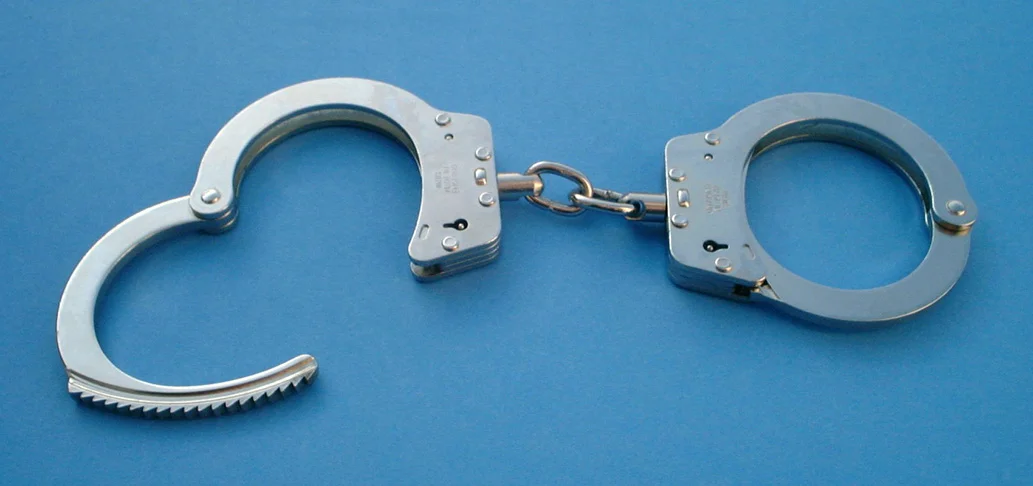 Homem é preso em Minas Gerais por criar perfil falso e praticar 'sextorsão'