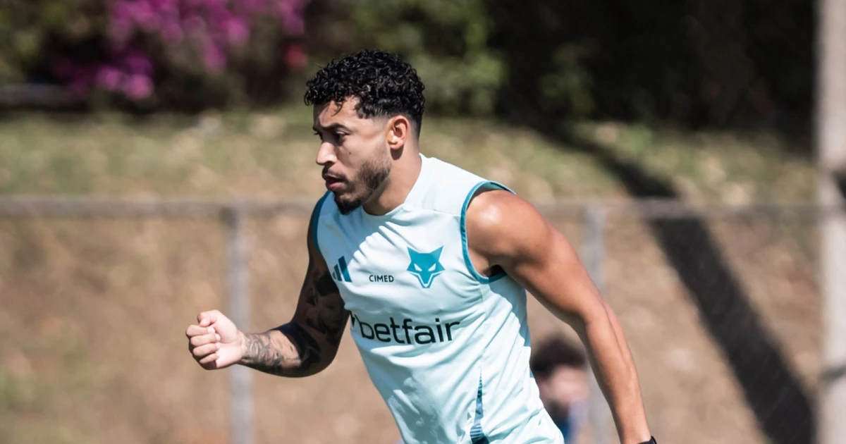William treina com o grupo e pode reforçar o Cruzeiro contra o Botafogo