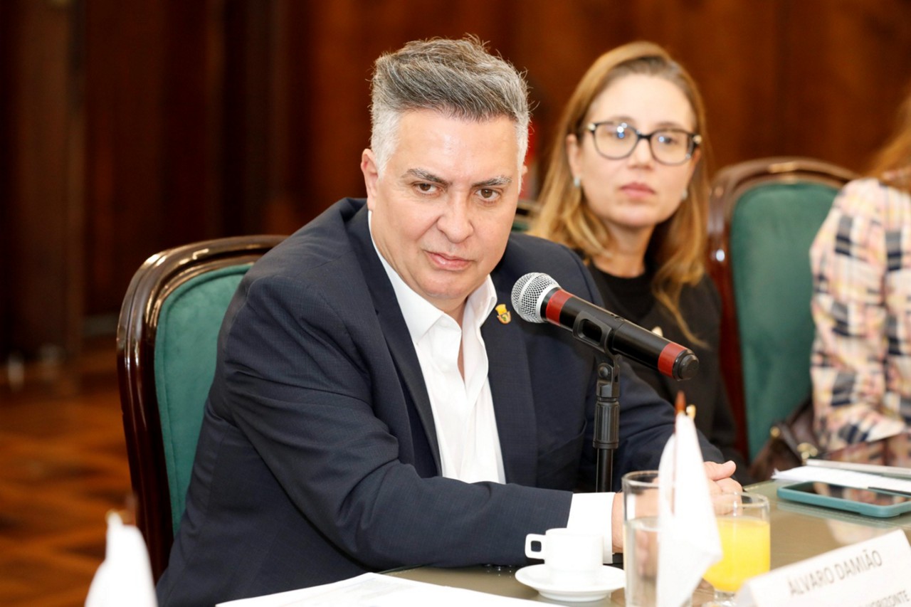Prefeito de Belo Horizonte nomeia assessores políticos e filho de candidata para cargos estratégicos