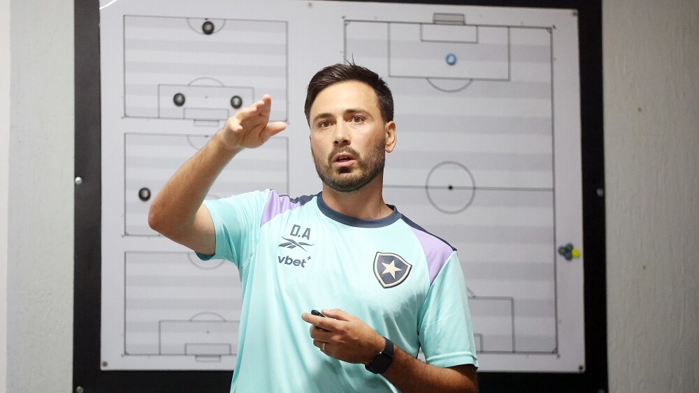 Davide Ancelotti elogia mentalidade do elenco do Botafogo em seu início como técnico