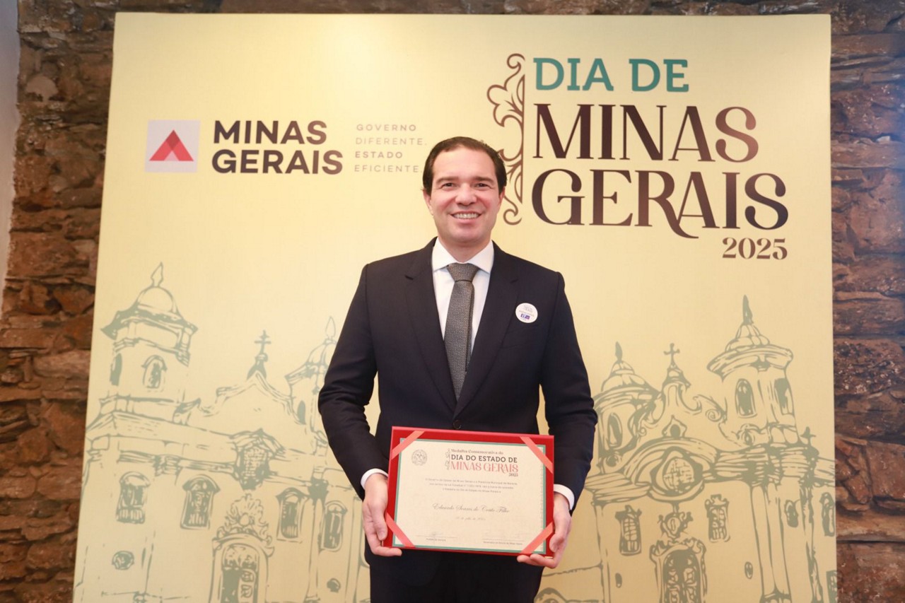 Eduardo Couto é homenageado com medalha pelo desenvolvimento de Minas Gerais