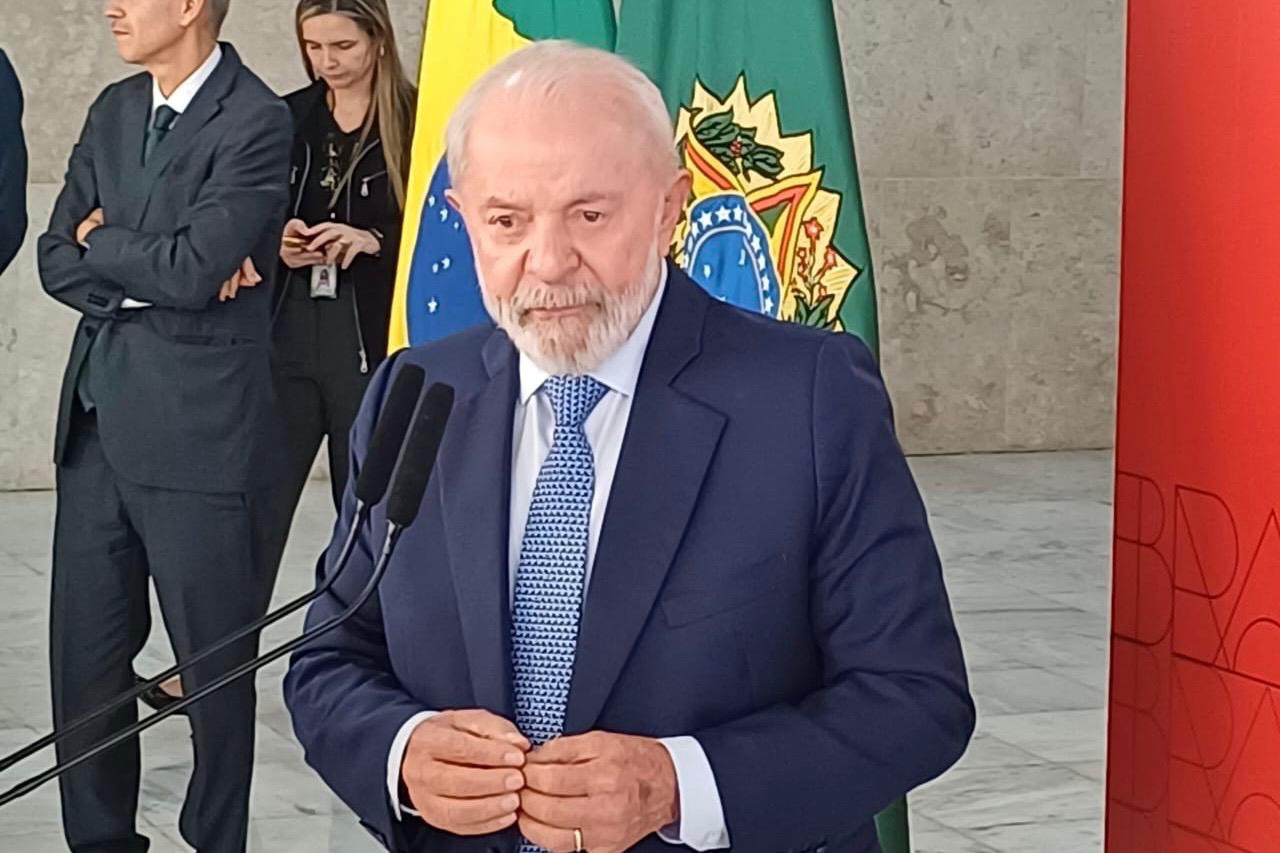 Lula afirma que decisão sobre aumento do diesel cabe à Petrobras