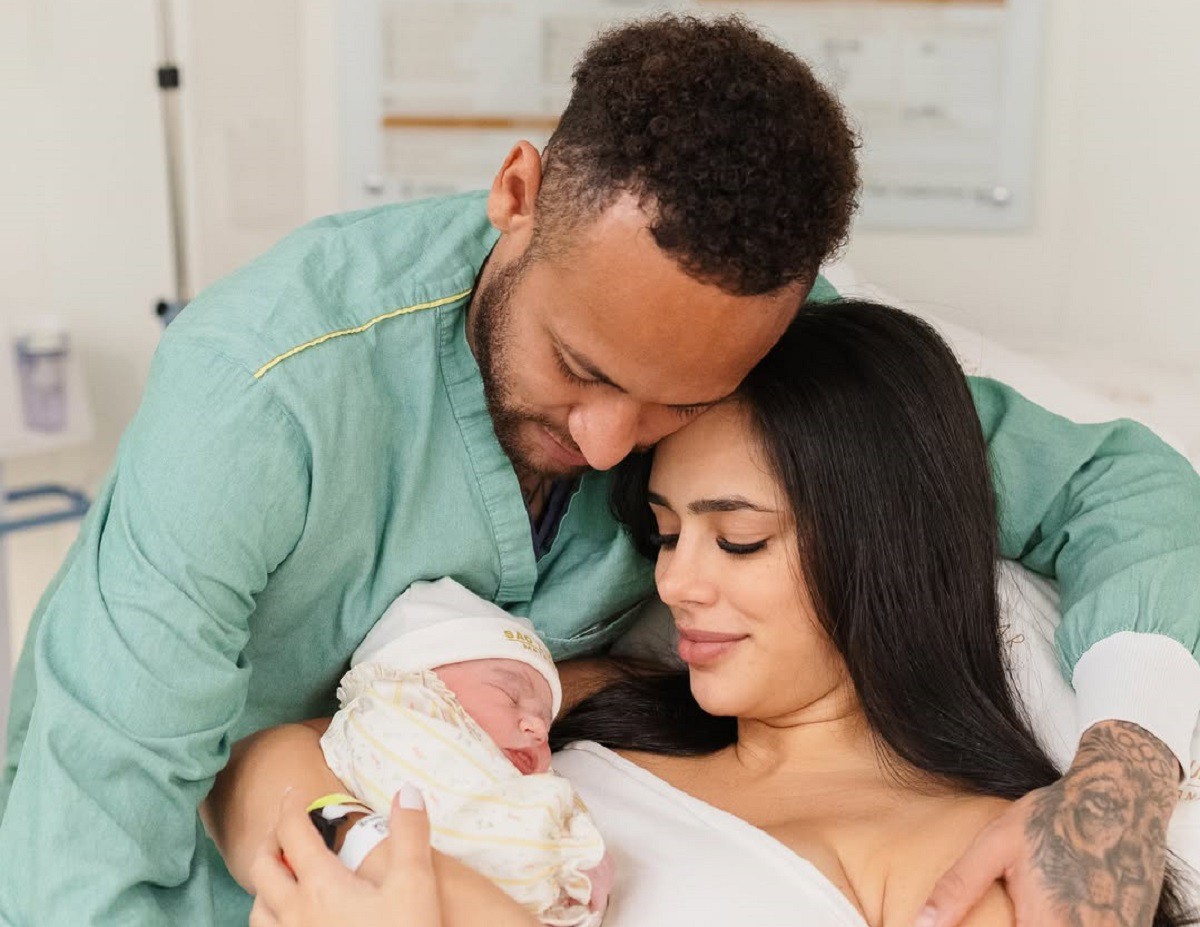 Neymar e Bruna Biancardi compartilham fotos da segunda filha, Mel