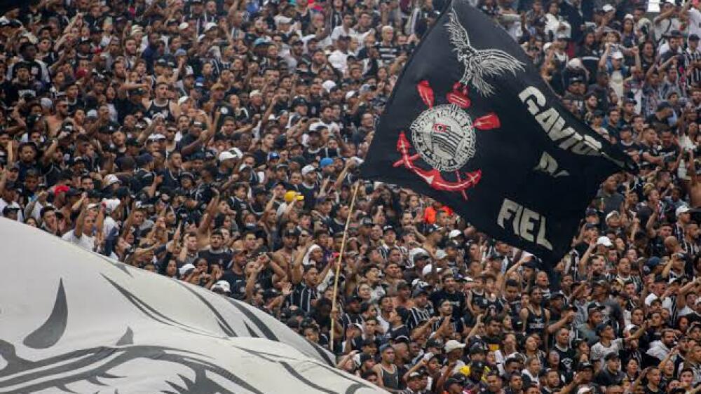 Presidente de organizada do Corinthians protesta: 'Elenco de covardes'