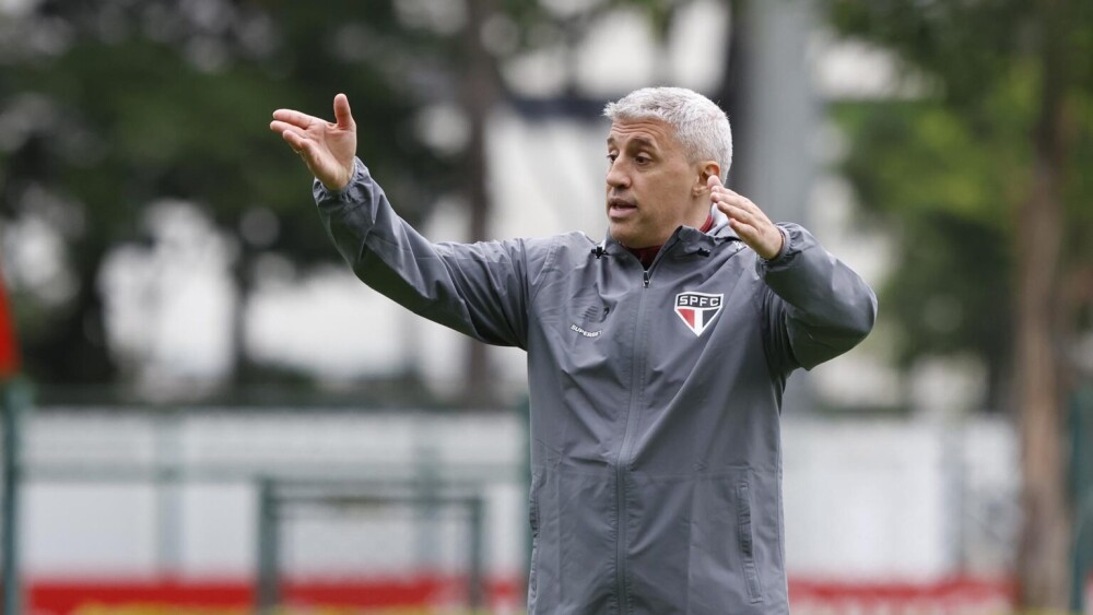 Elenco do São Paulo passa a treinar em dois períodos com Crespo