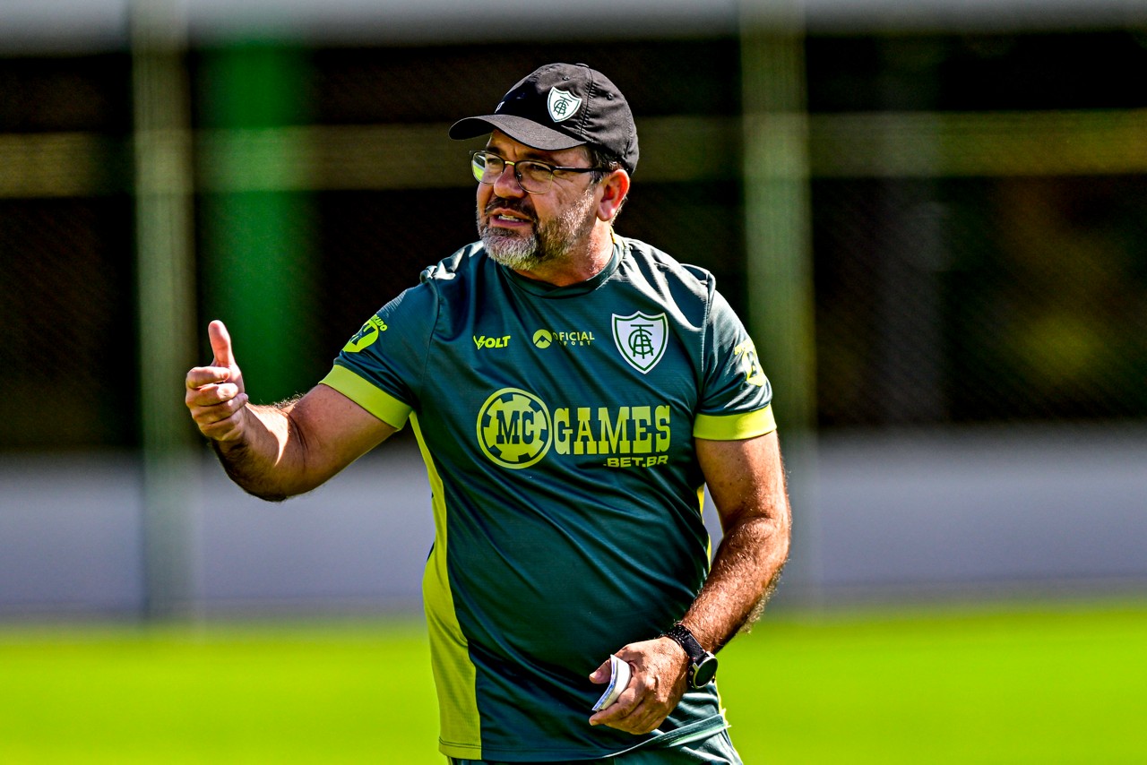 Enderson Moreira confia no acesso do América e destaca a importância da resistência na Série B