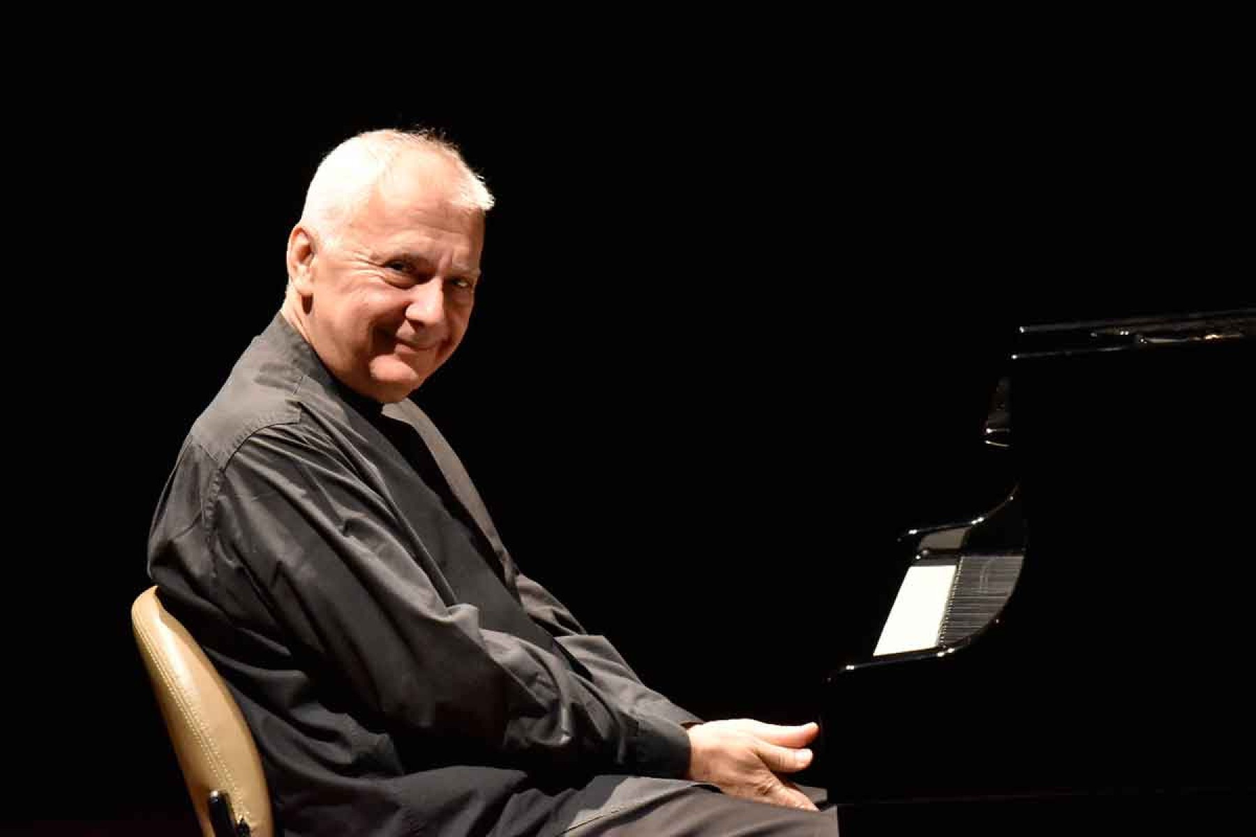 Sinfônica de Minas Gerais apresenta o pianista Jean Louis Steuerman