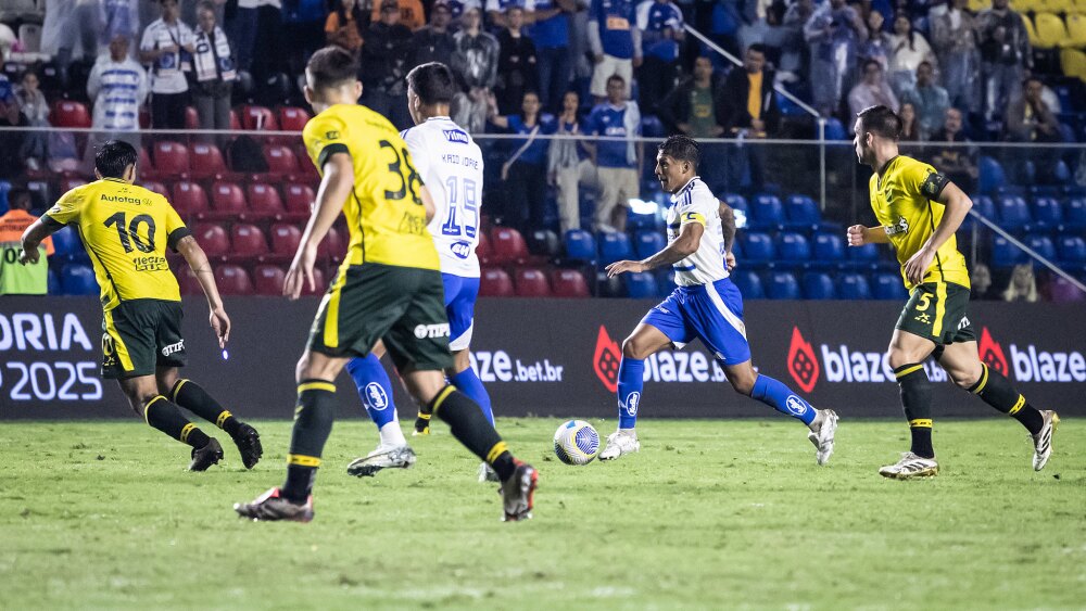 Cruzeiro é derrotado pelo Defensa y Justicia na estreia da Vitória Cup