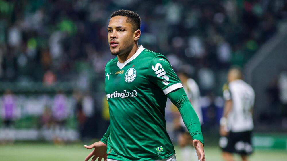 Hulk faz golaços, mas Atlético perde para Palmeiras e segue fora do G6 do Brasileiro