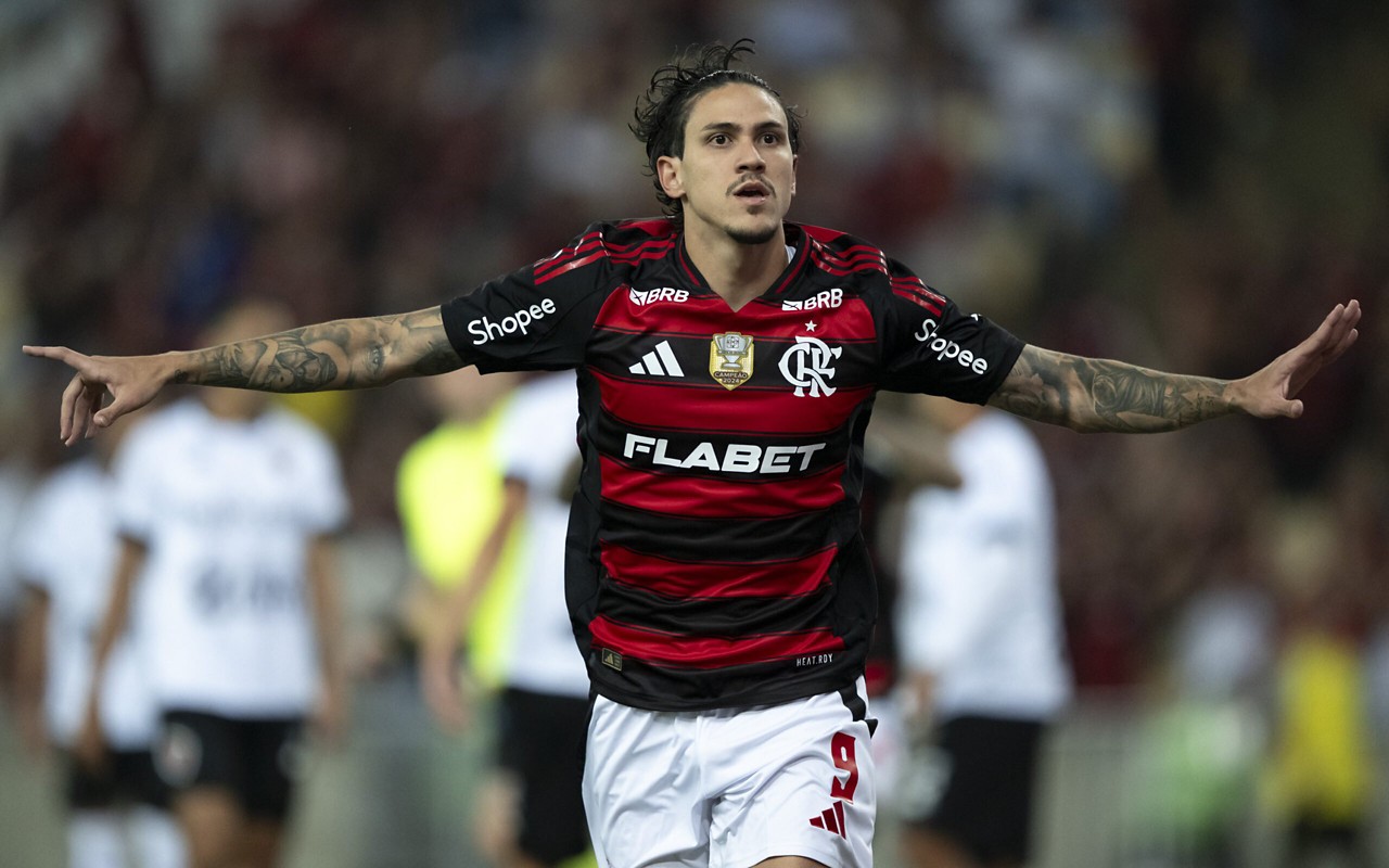 Pedro retorna ao Flamengo após polêmicas e melhora no treino